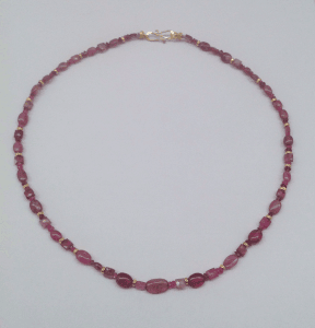 Pink tourmaline beads, pink pearls, 18 carat yellow gold beads