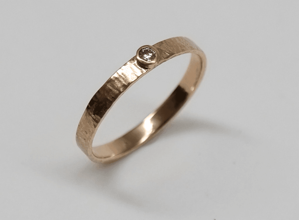 Cinnamon diamond set in 9 carat rose gold