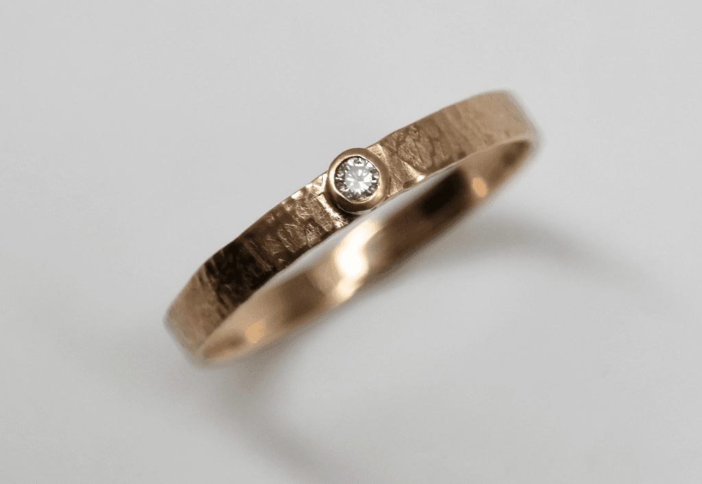 Cinnamon diamond set in 9 carat rose gold